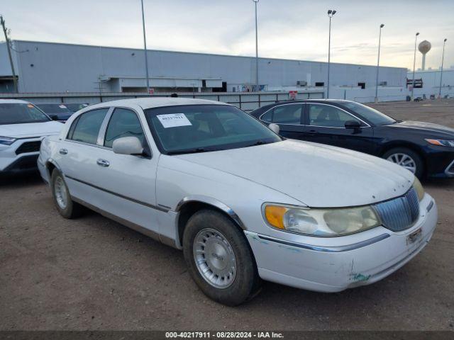  Salvage Lincoln Towncar