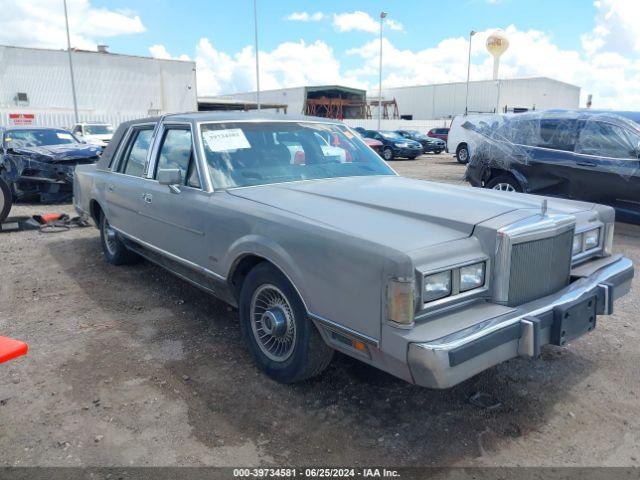  Salvage Lincoln Towncar