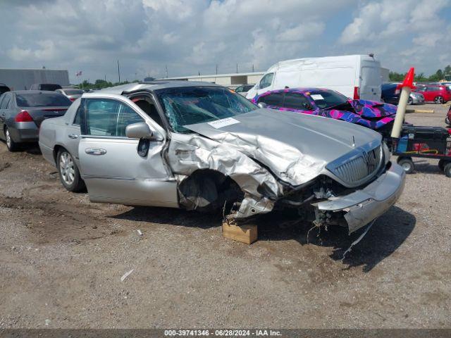  Salvage Lincoln Towncar