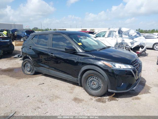  Salvage Nissan Kicks