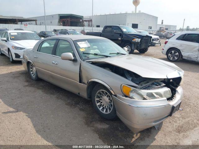  Salvage Lincoln Towncar