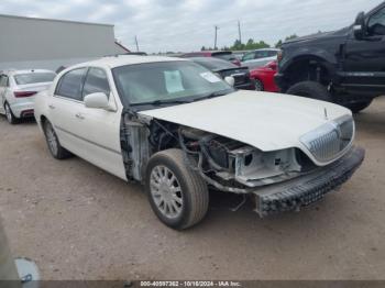  Salvage Lincoln Towncar