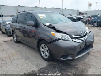  Salvage Toyota Sienna