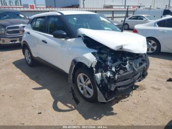  Salvage Nissan Kicks