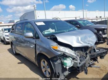  Salvage Toyota Sienna