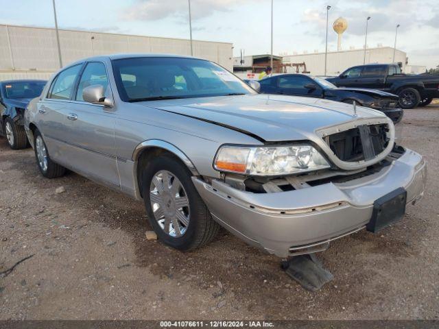  Salvage Lincoln Towncar