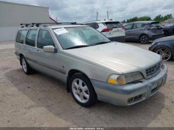  Salvage Volvo V70