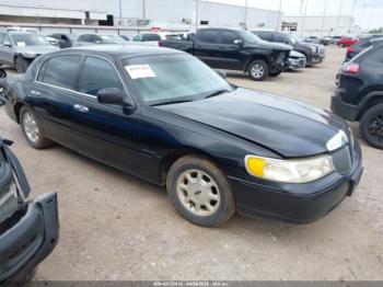  Salvage Lincoln Towncar