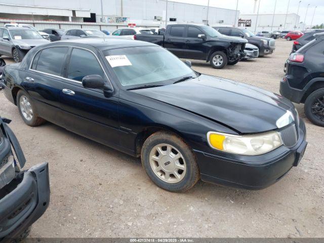  Salvage Lincoln Towncar