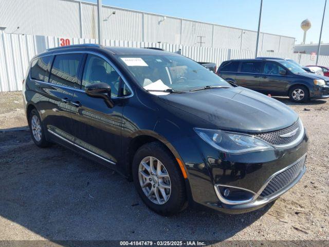  Salvage Chrysler Pacifica