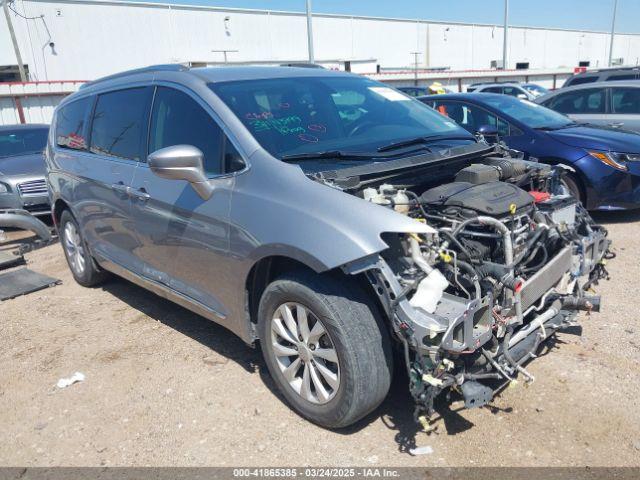  Salvage Chrysler Pacifica