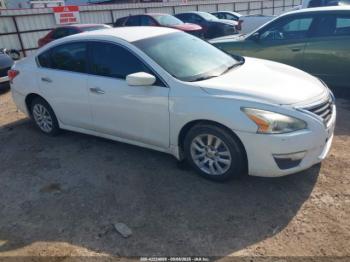  Salvage Nissan Altima