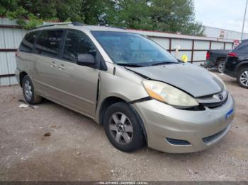  Salvage Toyota Sienna