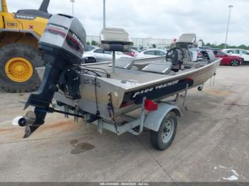  Salvage Tracker 16.5 Bass Tracker