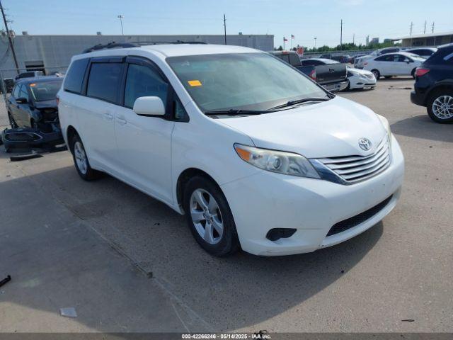  Salvage Toyota Sienna