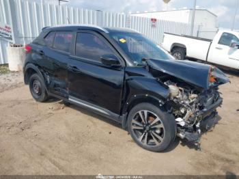  Salvage Nissan Kicks