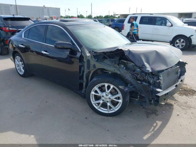  Salvage Nissan Maxima