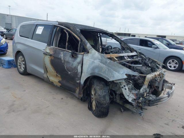  Salvage Chrysler Pacifica