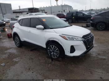 Salvage Nissan Kicks