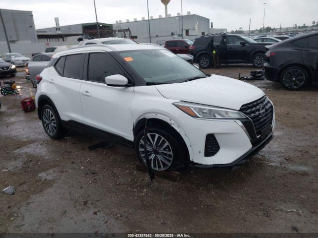  Salvage Nissan Kicks