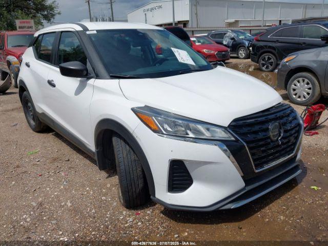  Salvage Nissan Kicks