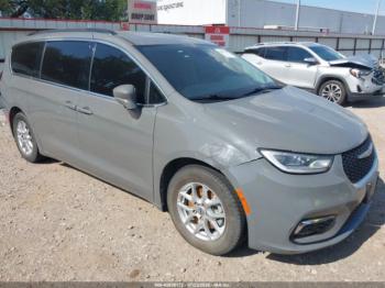  Salvage Chrysler Pacifica