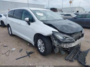  Salvage Chrysler Pacifica