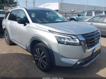  Salvage Nissan Pathfinder