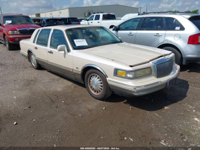  Salvage Lincoln Towncar