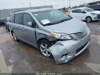  Salvage Toyota Sienna
