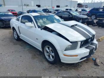  Salvage Ford Mustang