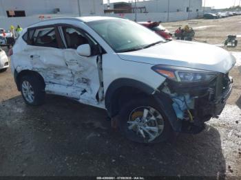  Salvage Hyundai TUCSON
