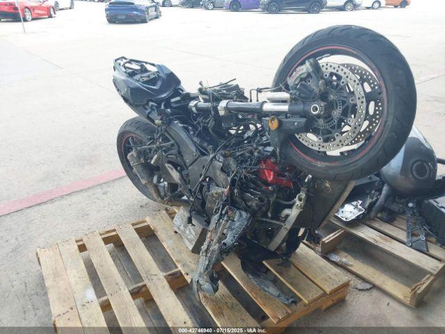  Salvage Kawasaki Zx1002