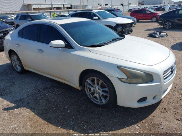  Salvage Nissan Maxima