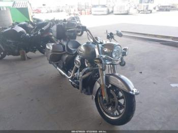  Salvage Harley-Davidson Flhr