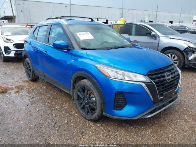  Salvage Nissan Kicks