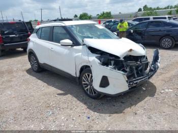  Salvage Nissan Kicks