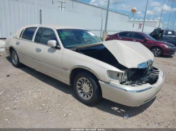  Salvage Lincoln Towncar