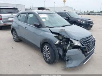  Salvage Nissan Kicks