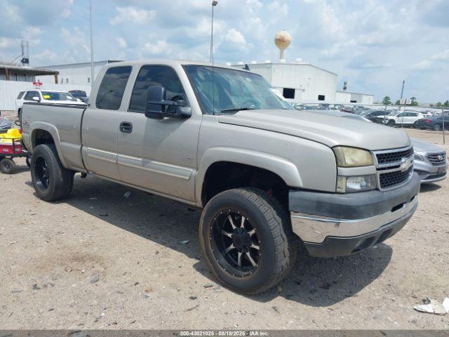  Salvage Chevrolet Silverado 2500