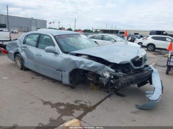  Salvage Lincoln Towncar