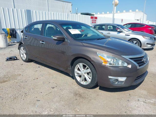  Salvage Nissan Altima