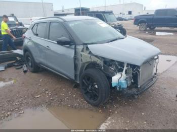 Salvage Nissan Kicks