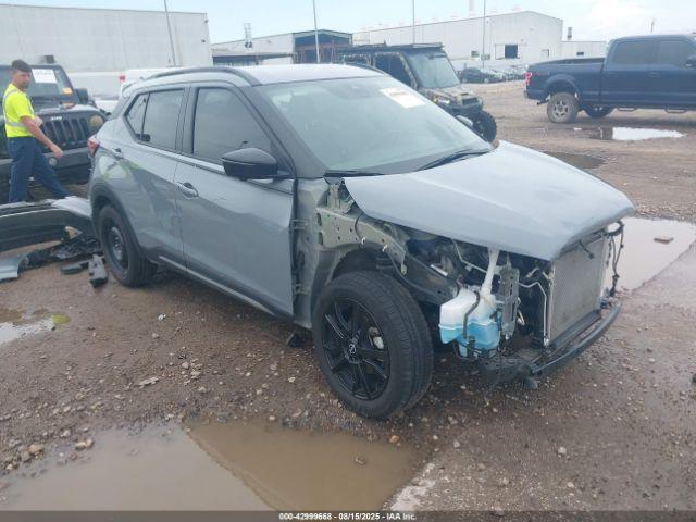  Salvage Nissan Kicks