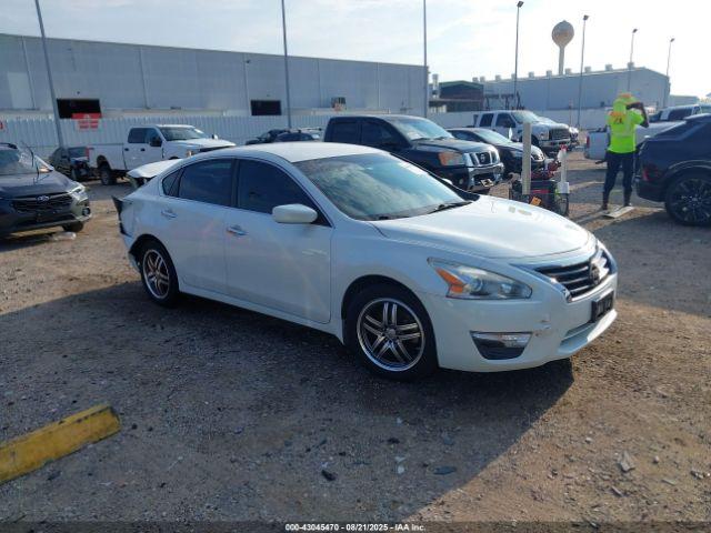  Salvage Nissan Altima