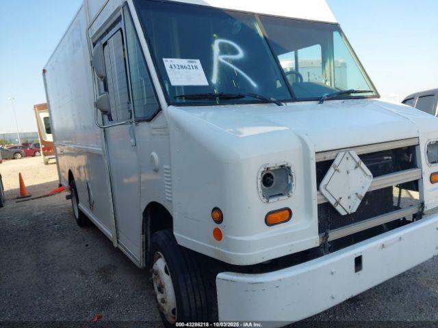  Salvage Freightliner Chassis