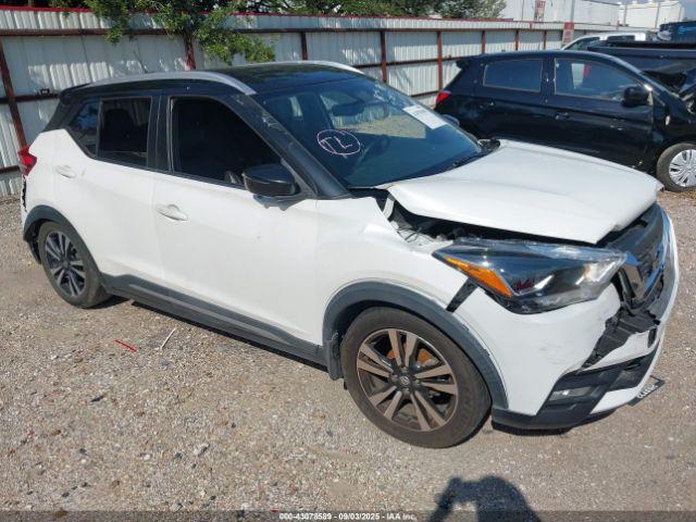  Salvage Nissan Kicks