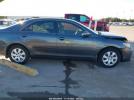 Toyota Camry Le Image 9