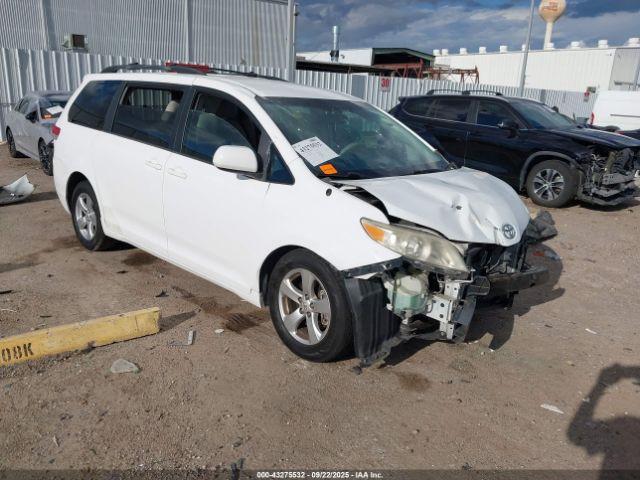  Salvage Toyota Sienna