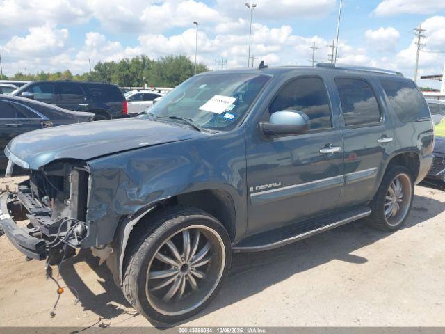 GMC Yukon Denali Image 5